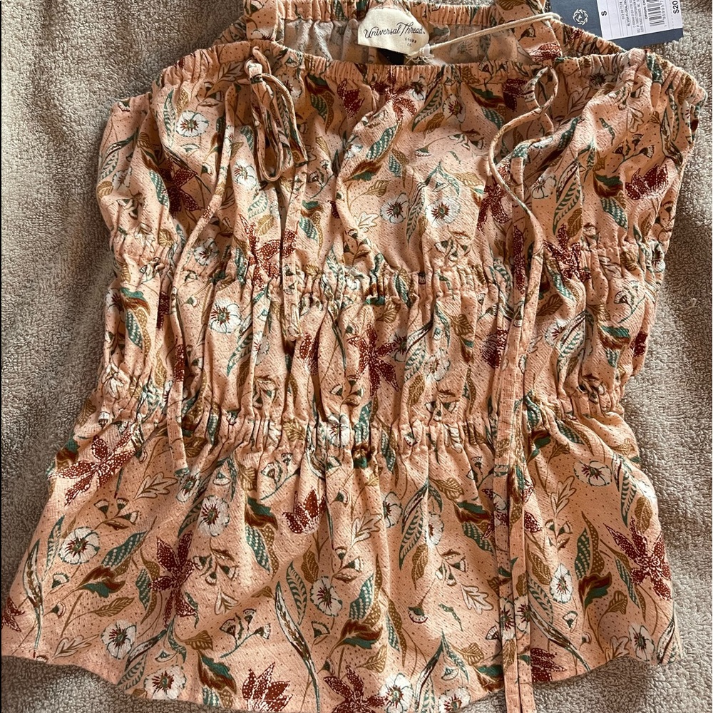 Universal threads Top - Picture 2 of 3